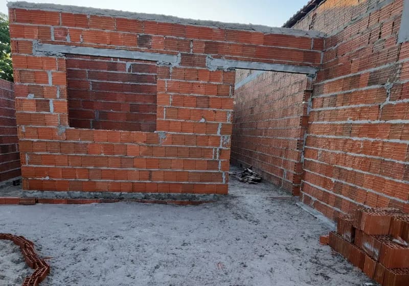 Lote com construção iniciada