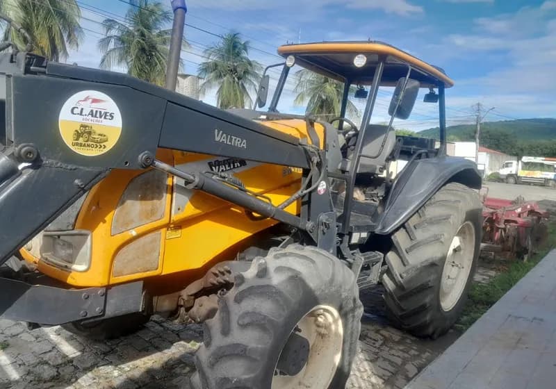 Conjunto Trator Valtra BM110 2013 + Grade Aradora Tatu de 18 discos - Miniatura 3